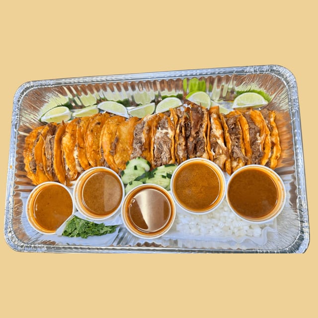 QUESABIRRIAS BEEF CON CONSOMÉ.